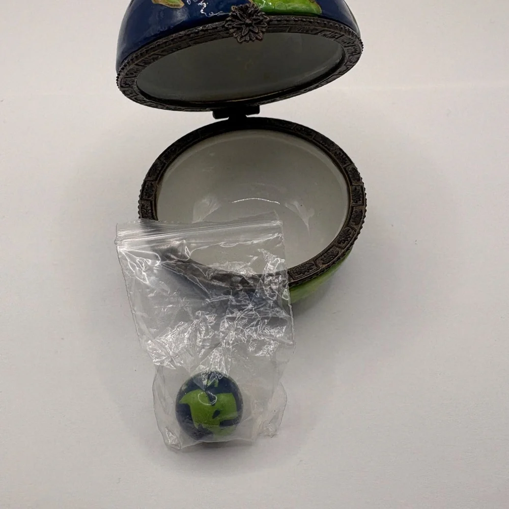 World Green & Blue Round Trinket Box